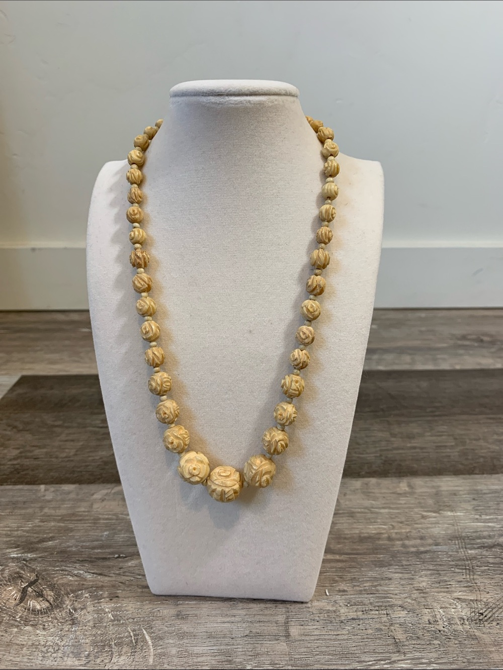 Carved Floral Bead Necklace in Light Cream